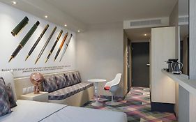 Science Hotel Premium